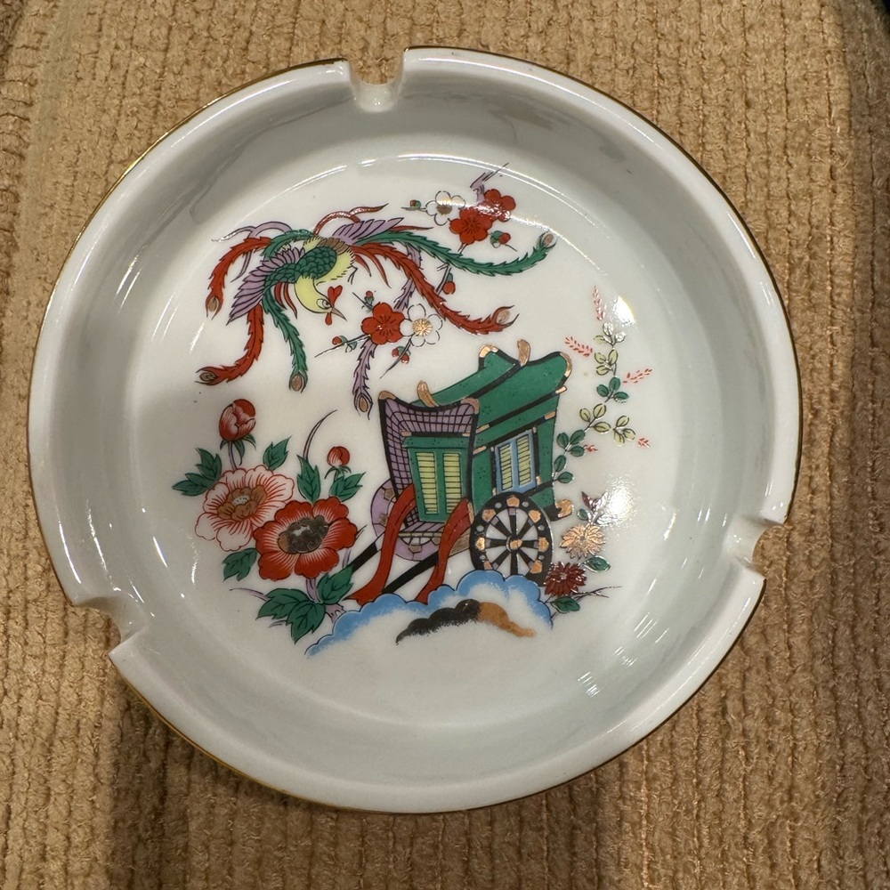Vintage Imari Japanese porcelain ashtray floral/rickshaw design - Heritage Mint